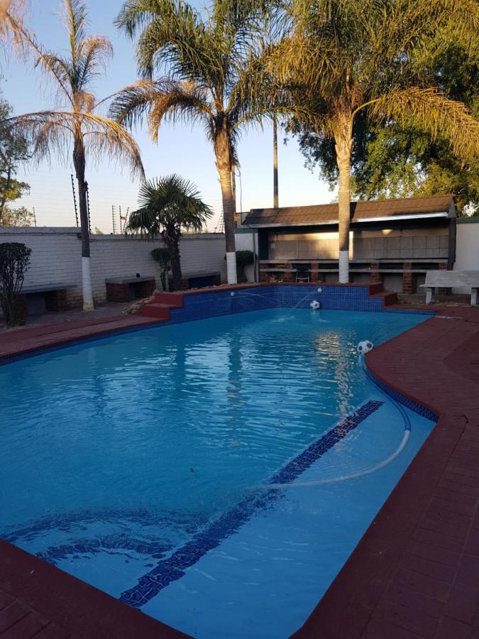 Good 2 Go Guest House Benoni Exterior photo